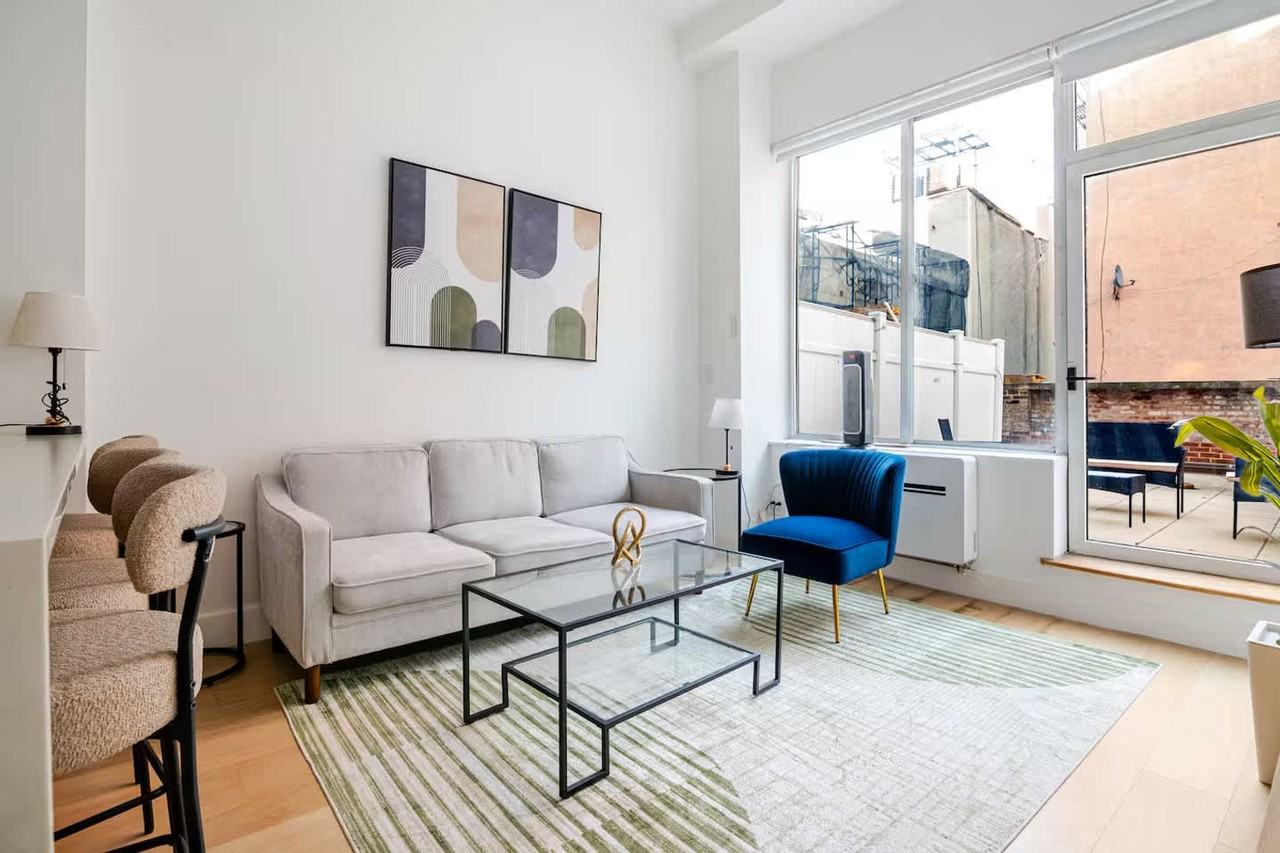 Listing photo 1 of 5