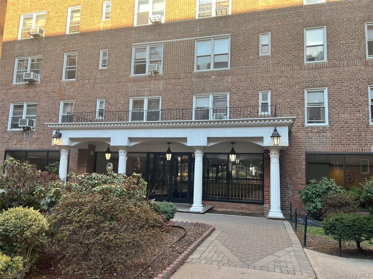 Listing photo 1 of 5