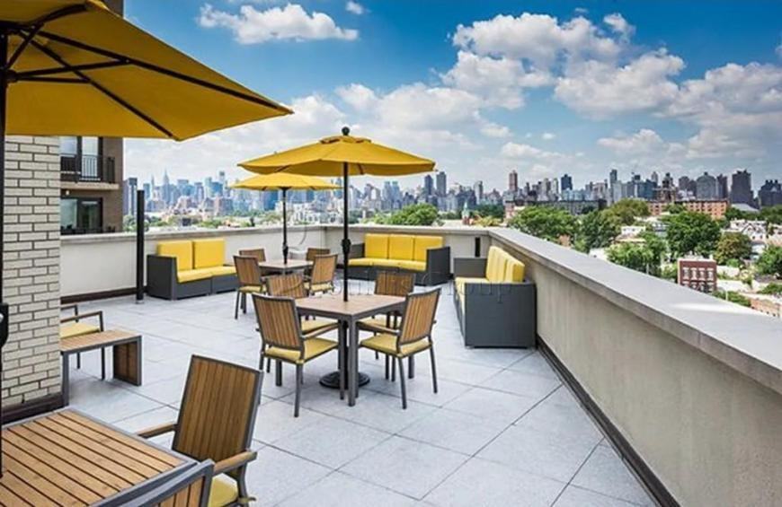 Listing photo 1 of 5