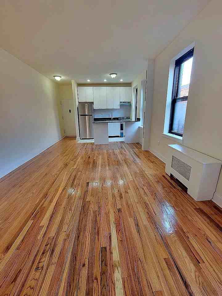 Listing photo 1 of 5