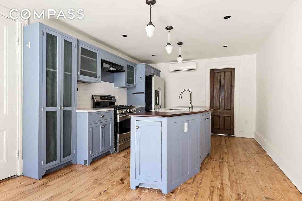 Listing photo 1 of 5