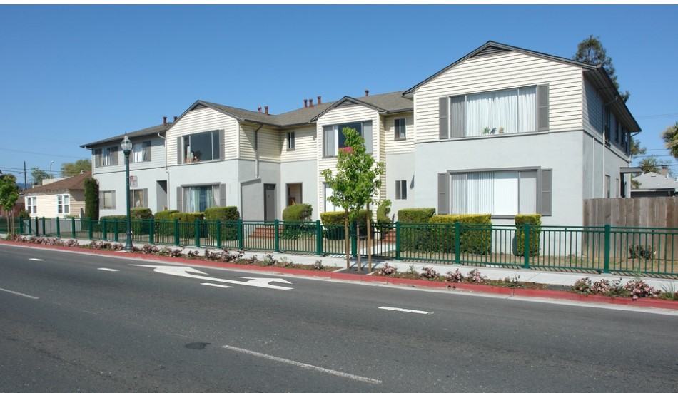 Listing photo 1 of 5