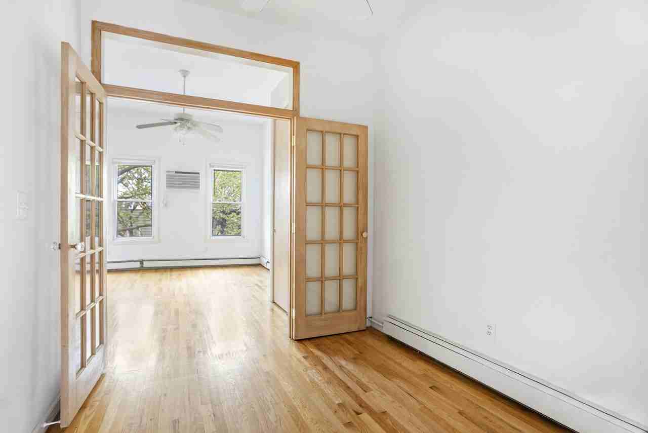 Listing photo 1 of 5