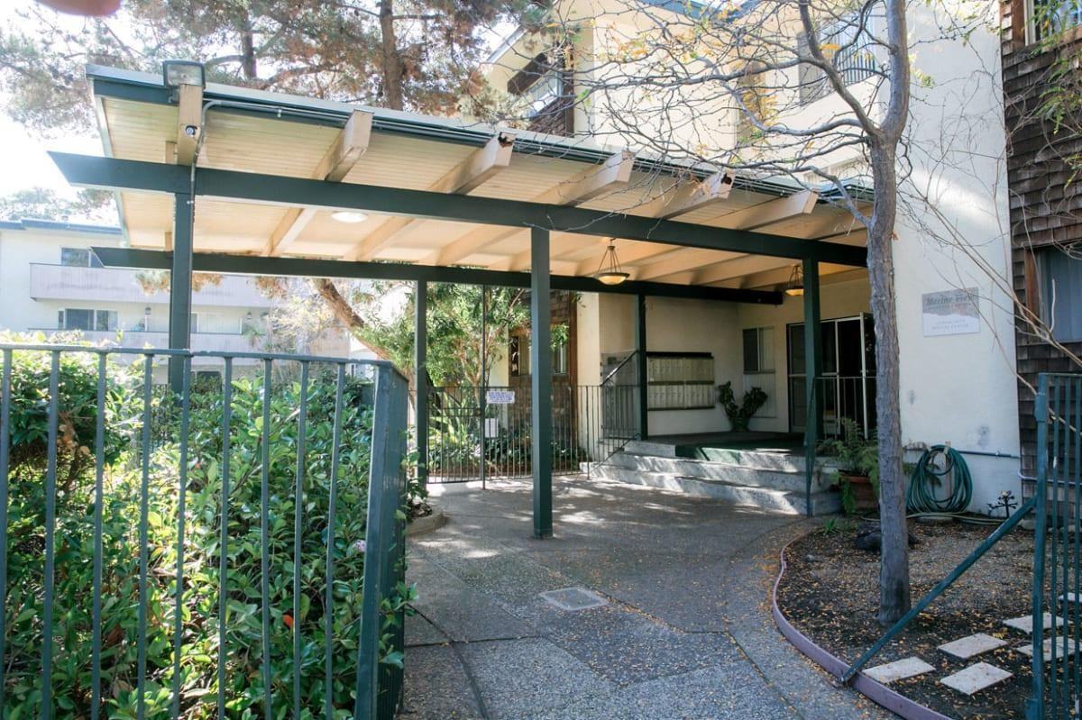 Listing photo 1 of 5