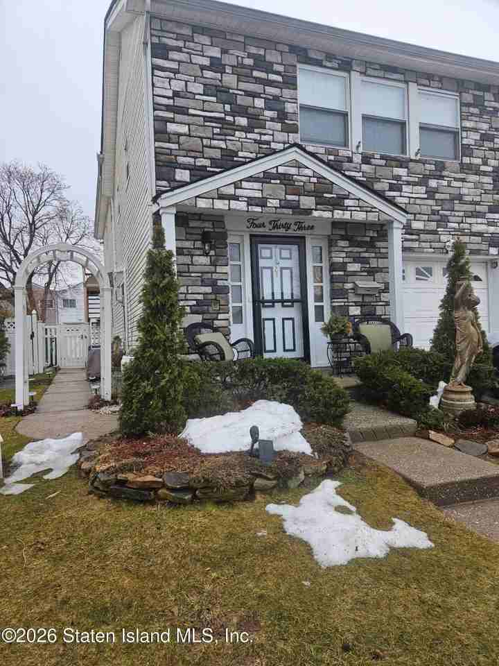 Listing photo 1 of 5