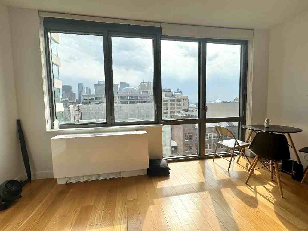 Listing photo 1 of 5