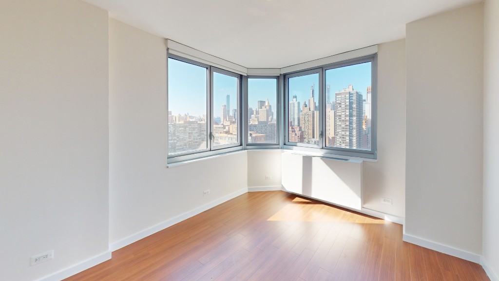 Listing photo 1 of 5