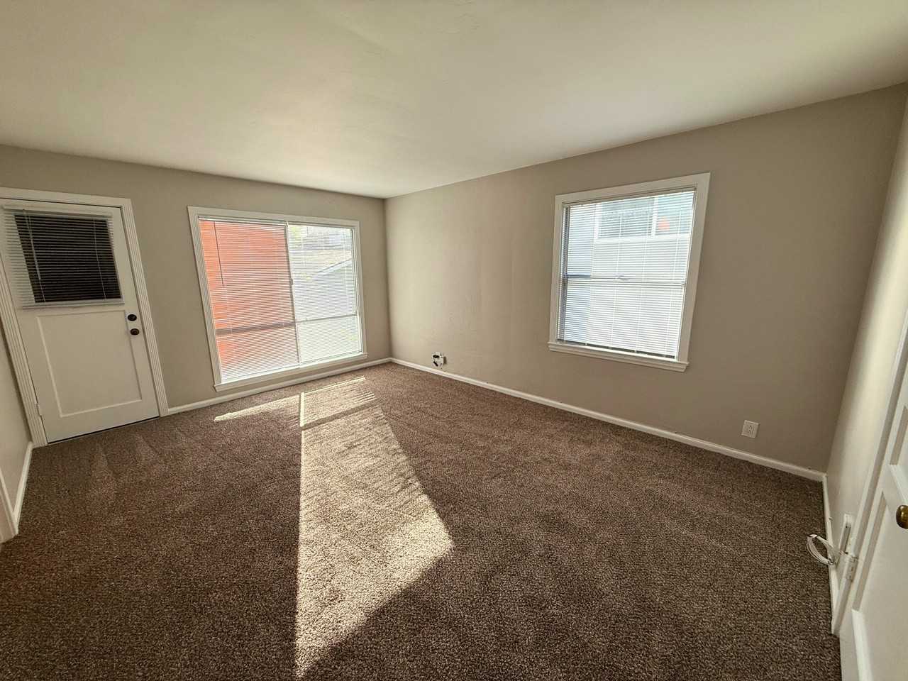 Listing photo 1 of 5