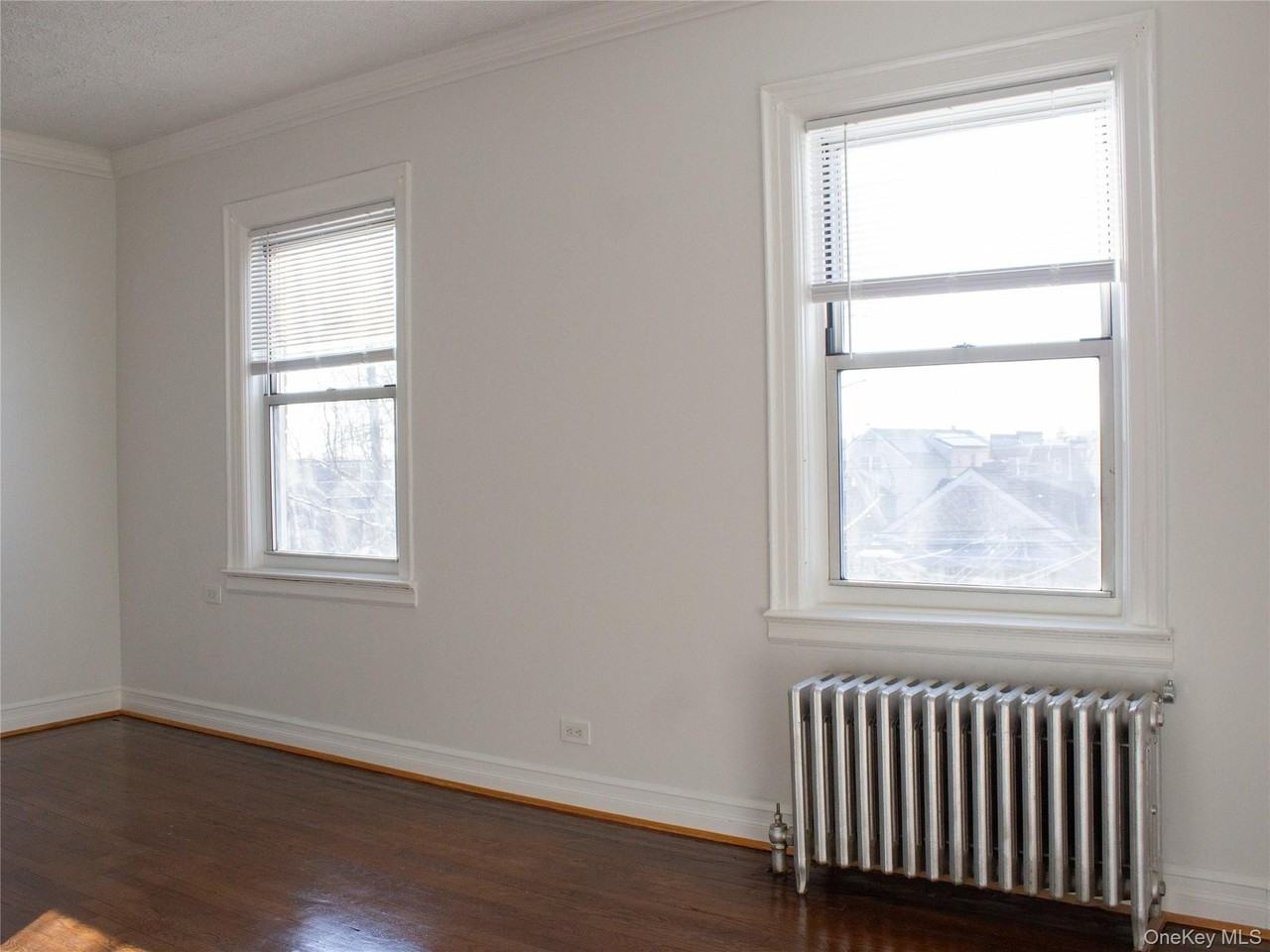 Listing photo 1 of 5