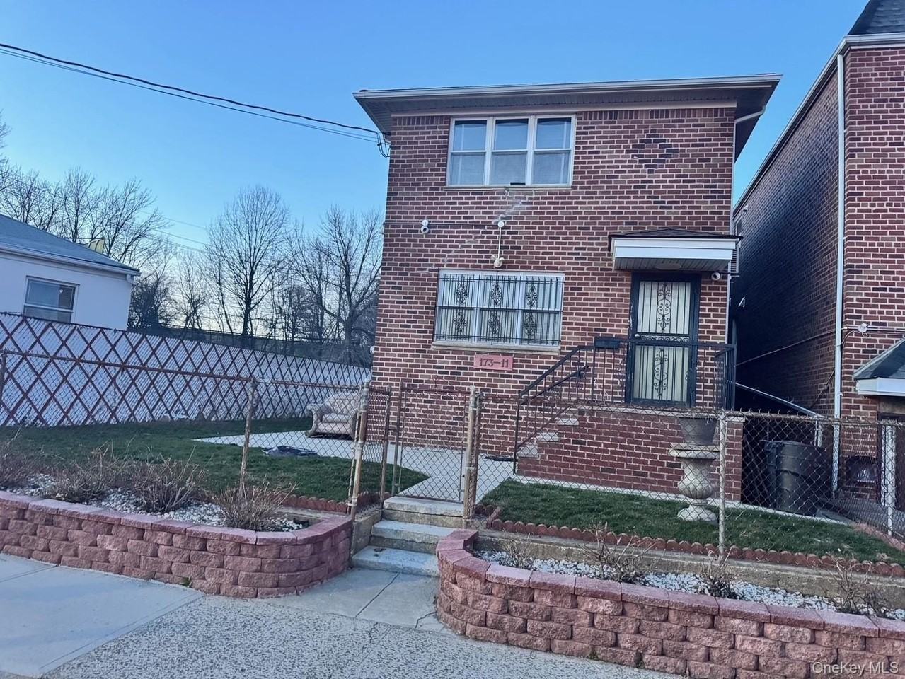 Listing photo 1 of 5