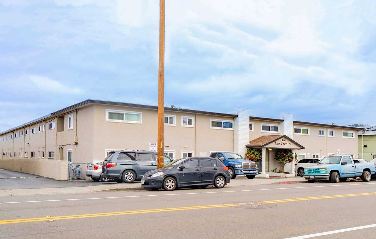 Listing photo 1 of 5