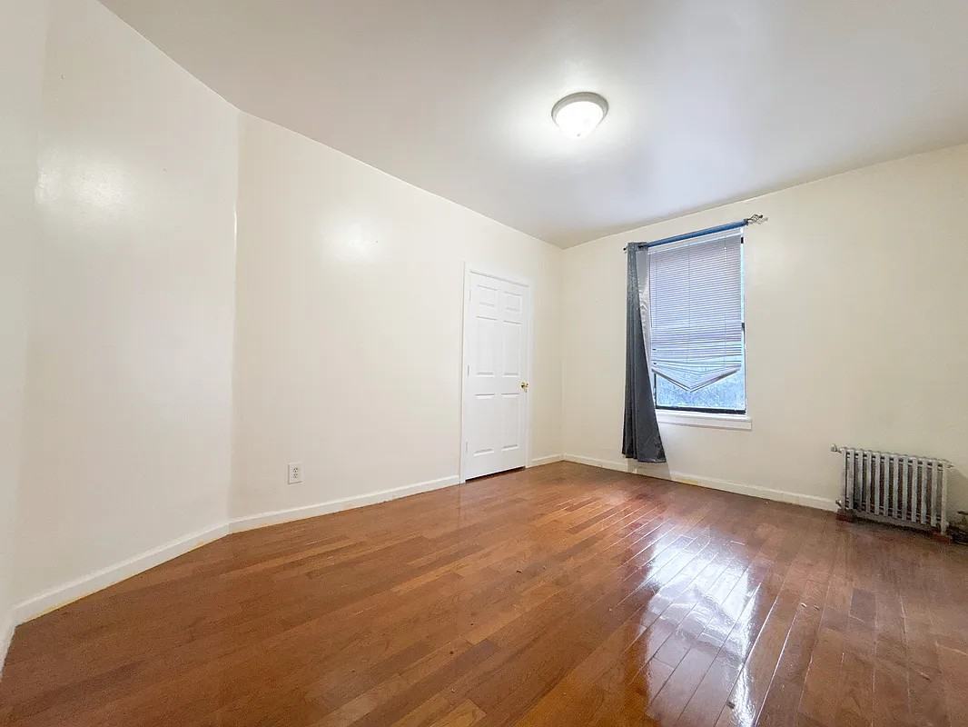 Listing photo 1 of 4