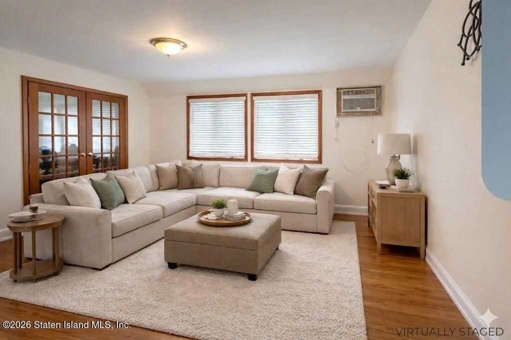 Listing photo 1 of 5