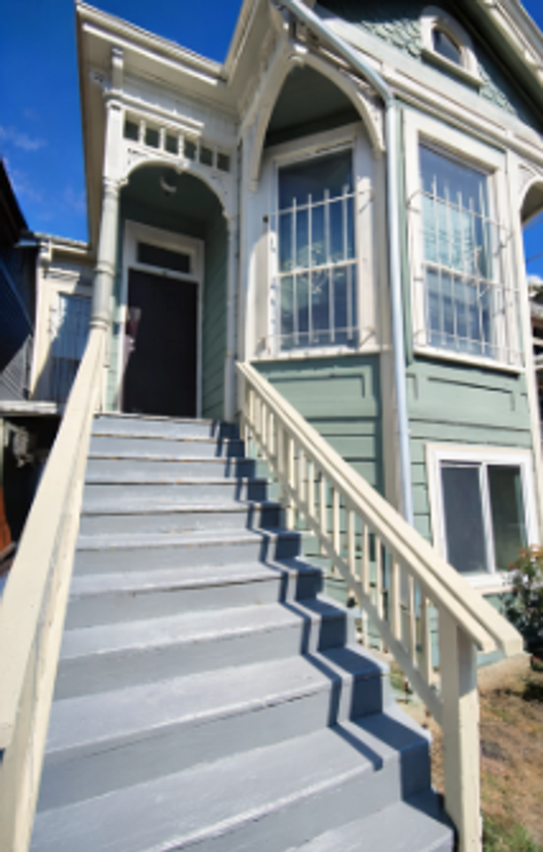 Listing photo 1 of 5