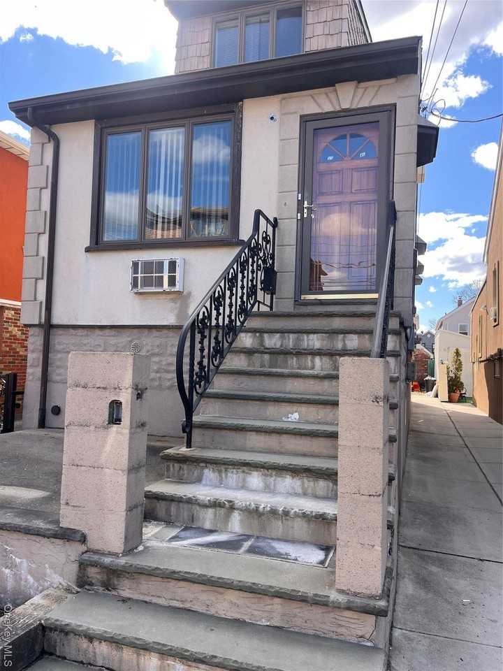 Listing photo 1 of 5