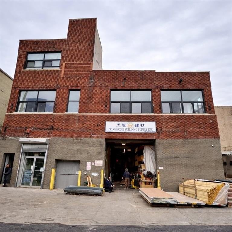 Listing photo 1 of 5