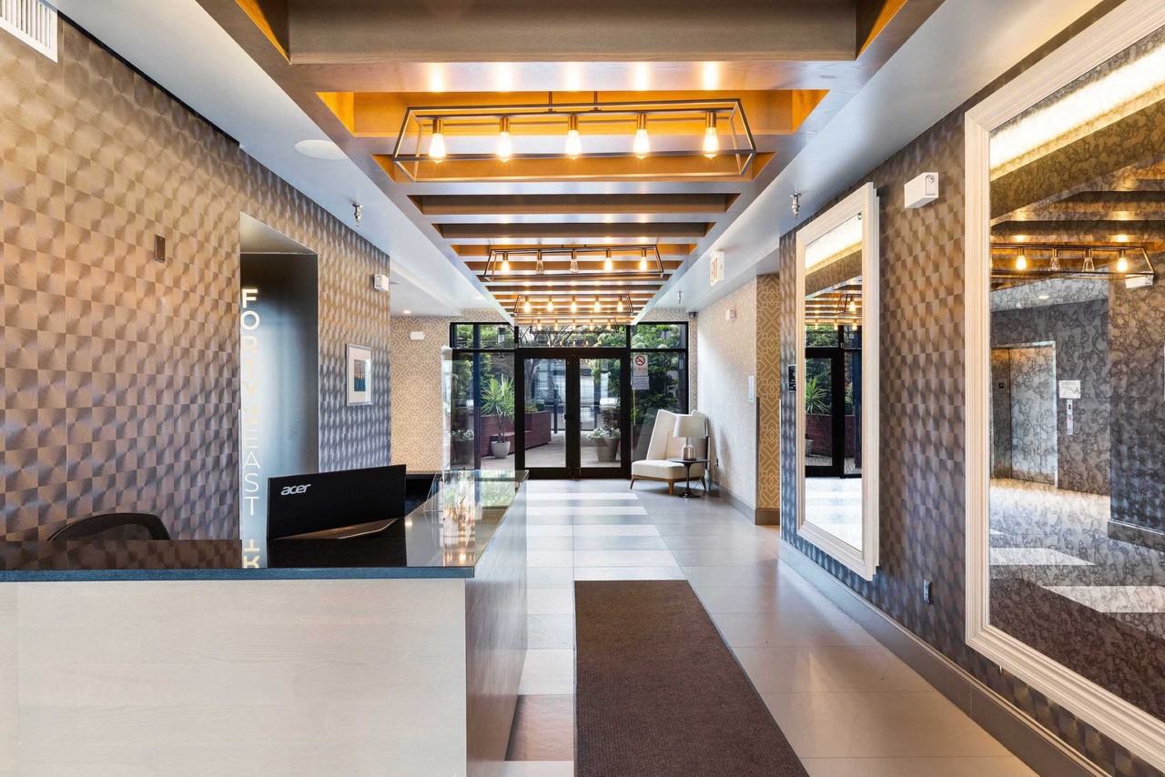 Listing photo 1 of 5