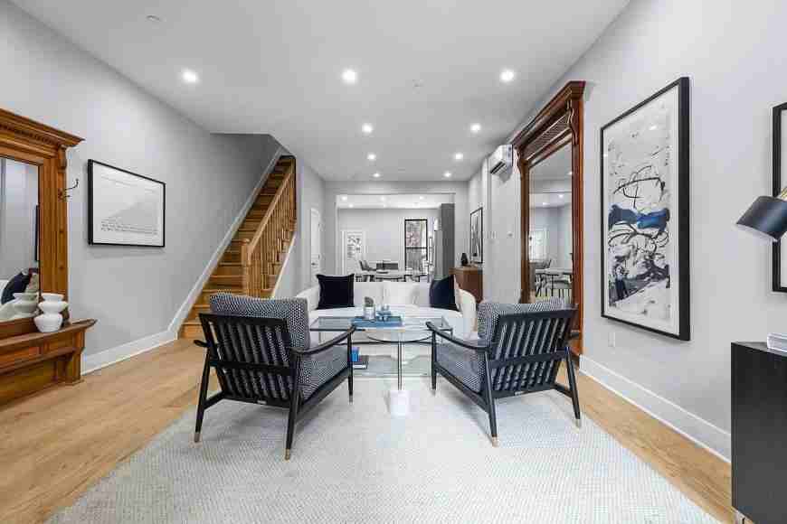 Listing photo 1 of 5