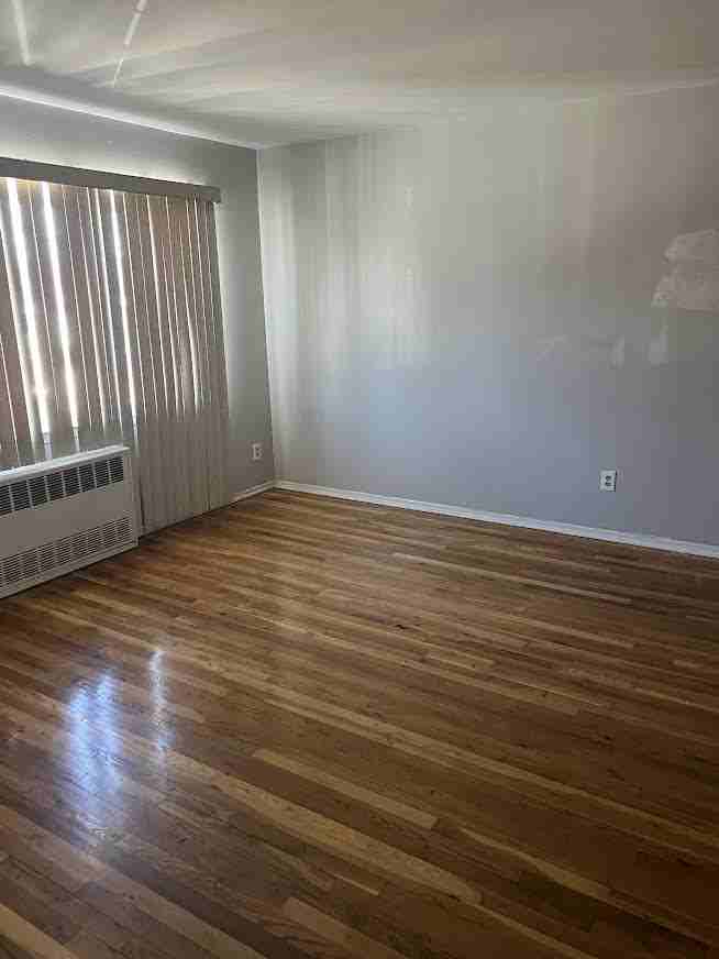 Listing photo 1 of 4