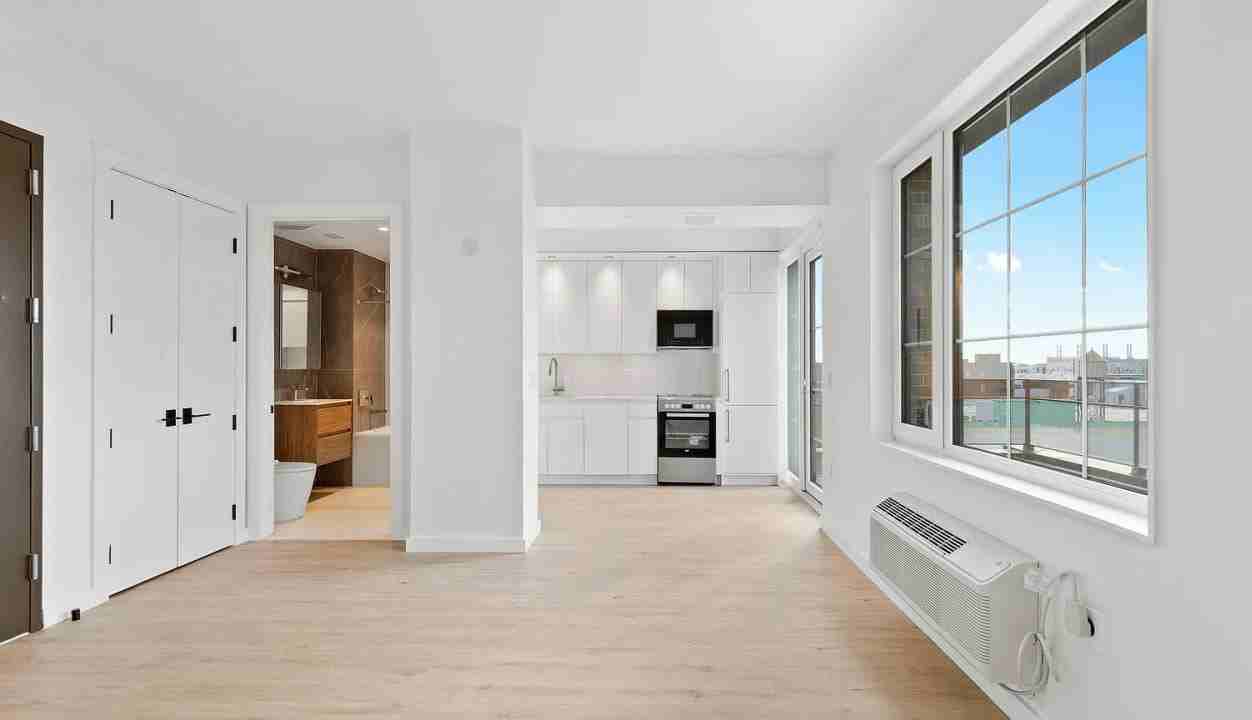 Listing photo 1 of 5