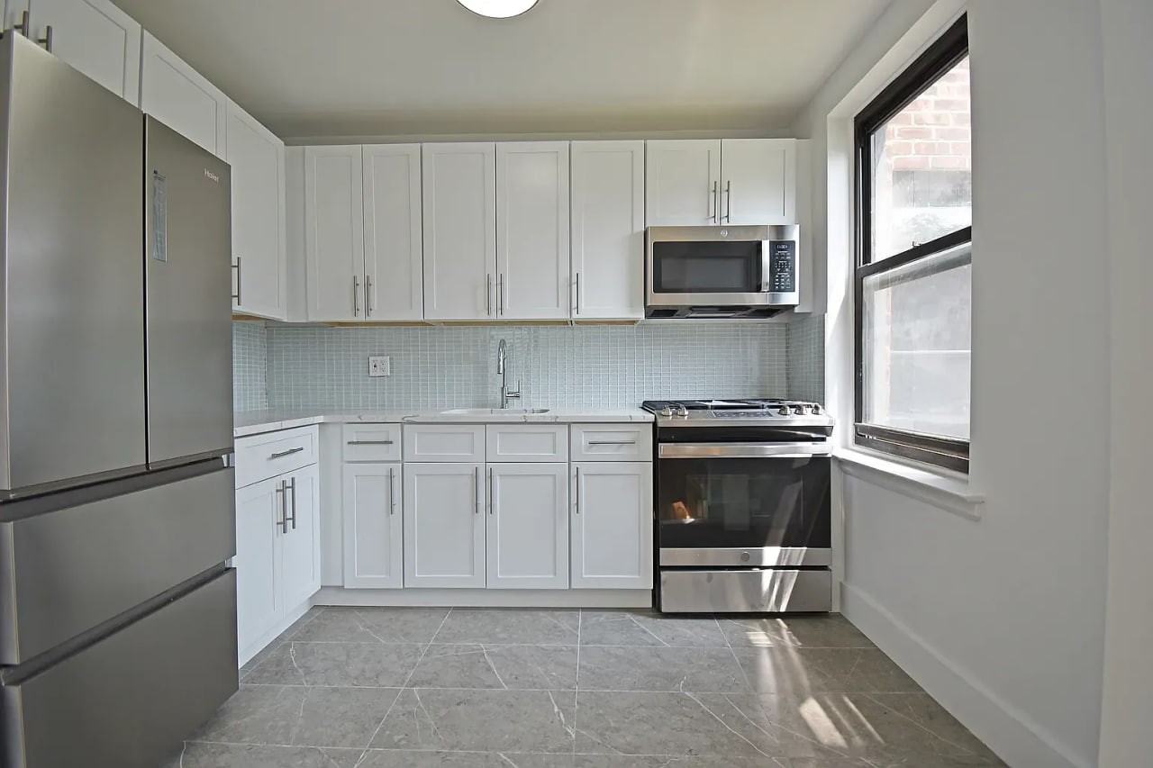 Listing photo 1 of 5