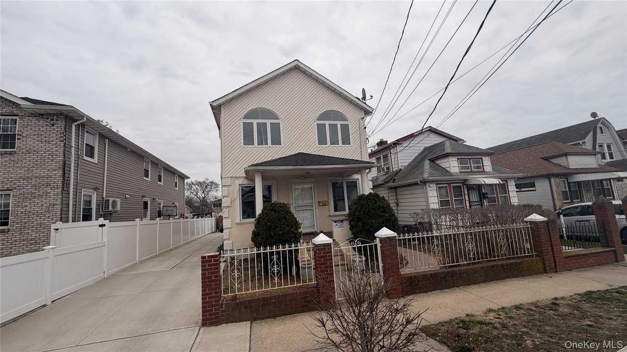 Listing photo 1 of 5