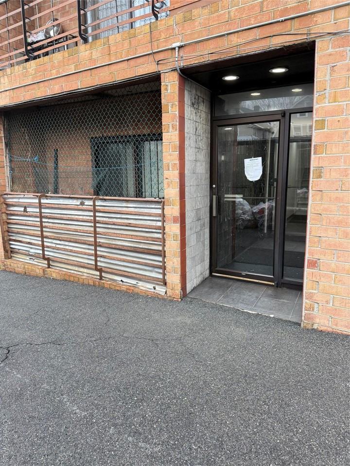 Listing photo 1 of 5