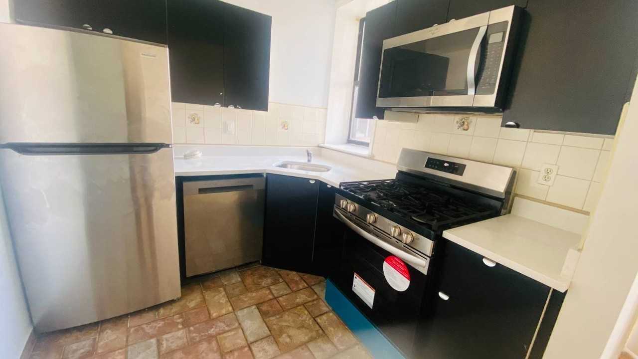 Listing photo 1 of 5