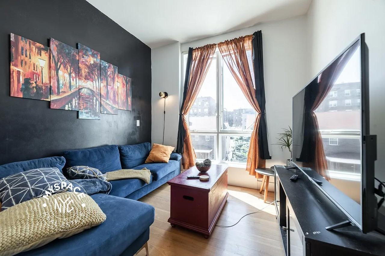 Listing photo 1 of 5