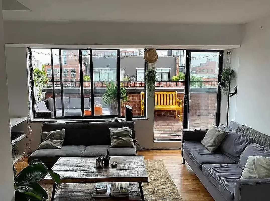 Listing photo 1 of 5