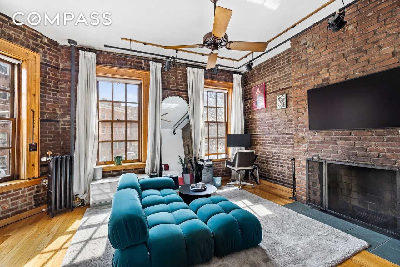 Listing photo 1 of 5