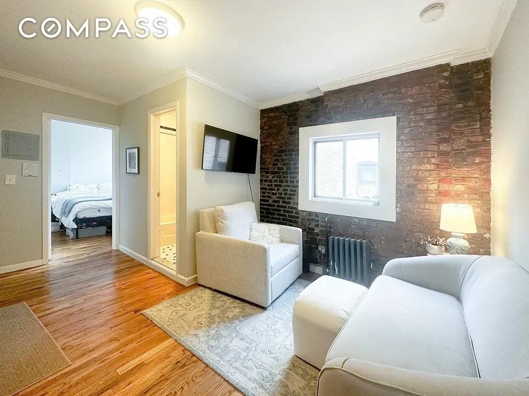 Listing photo 1 of 5