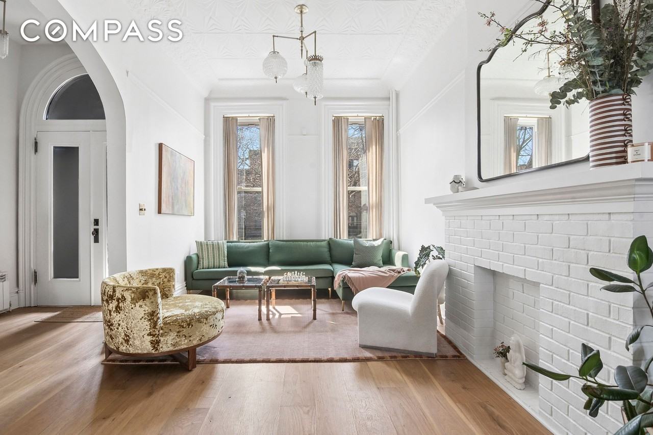 Listing photo 1 of 5