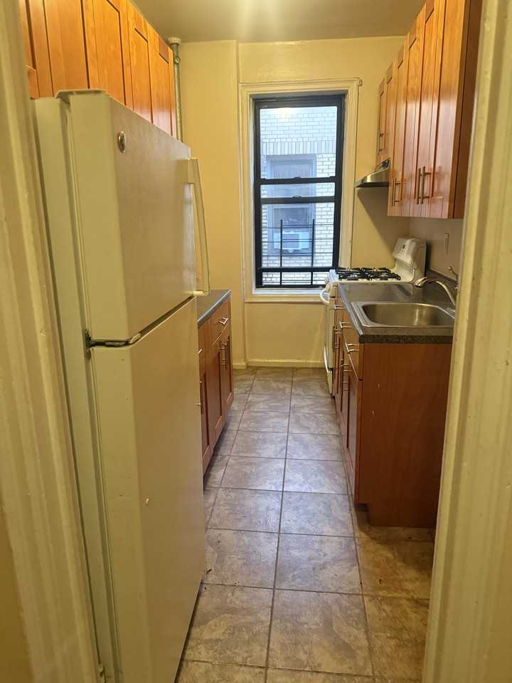 Listing photo 1 of 5