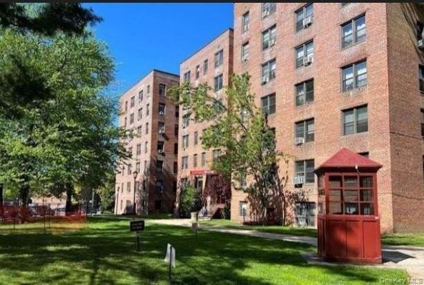 Listing photo 1 of 5