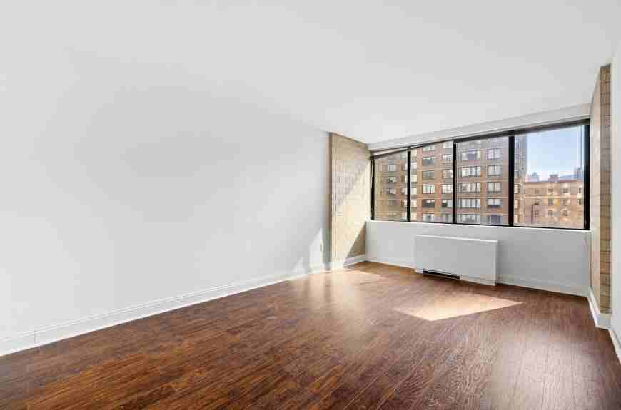 Listing photo 1 of 5