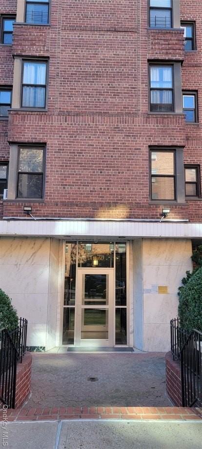 Listing photo 1 of 5