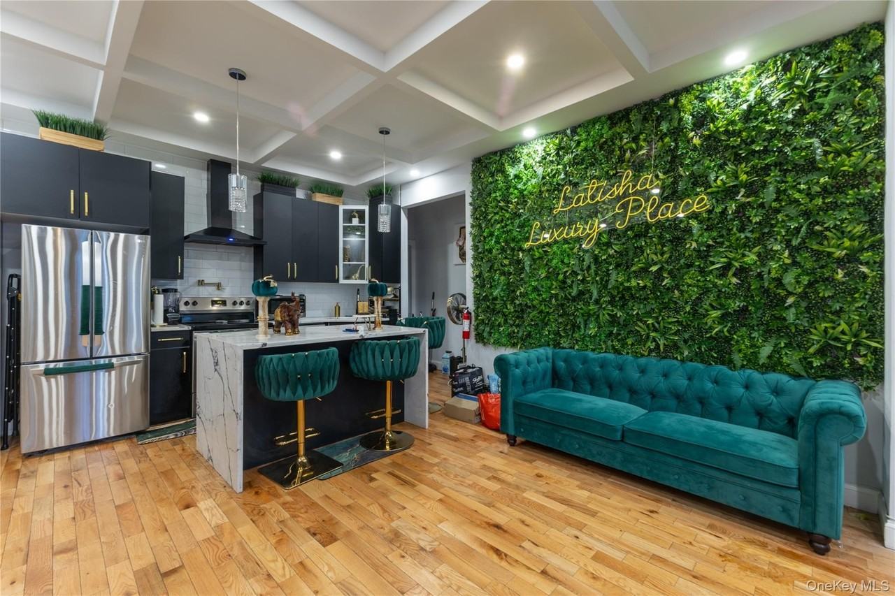 Listing photo 1 of 5