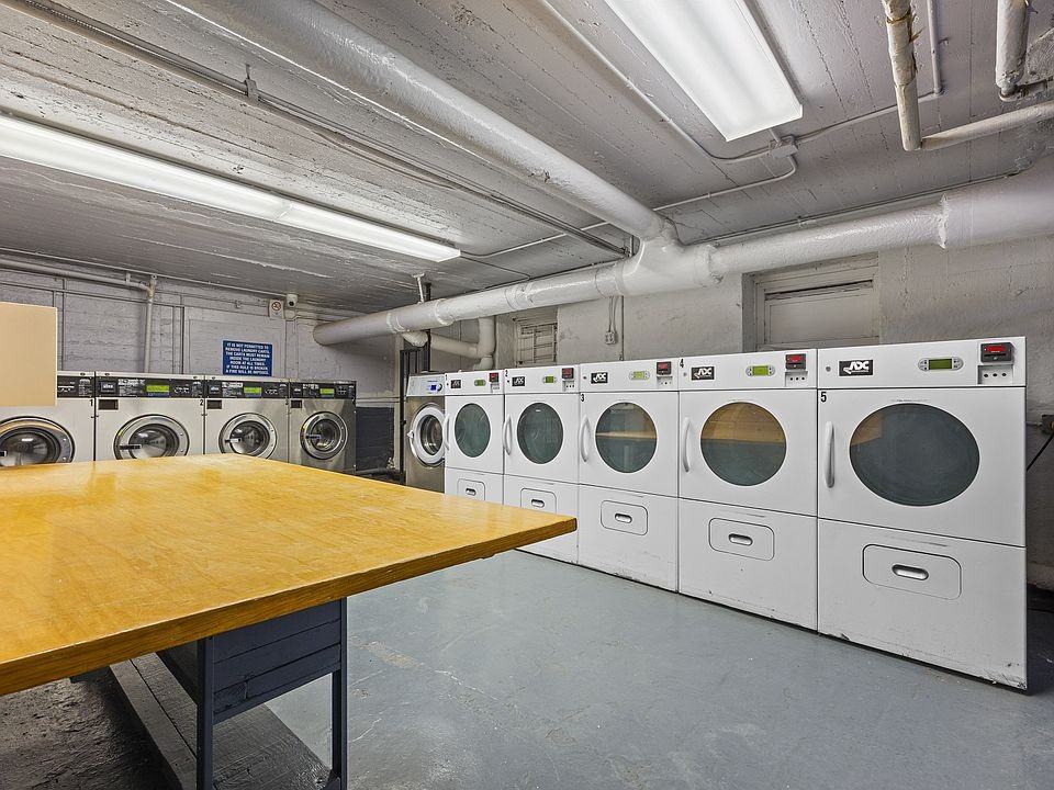 Listing photo 1 of 4