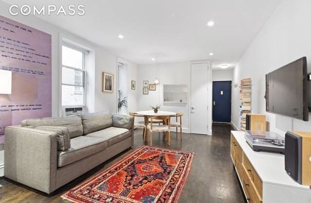 Listing photo 1 of 4