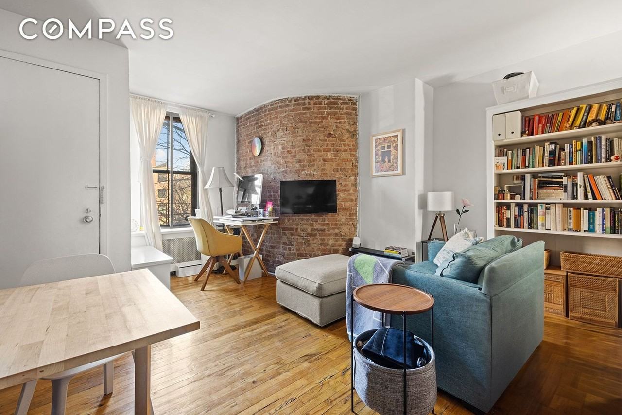 Listing photo 1 of 5