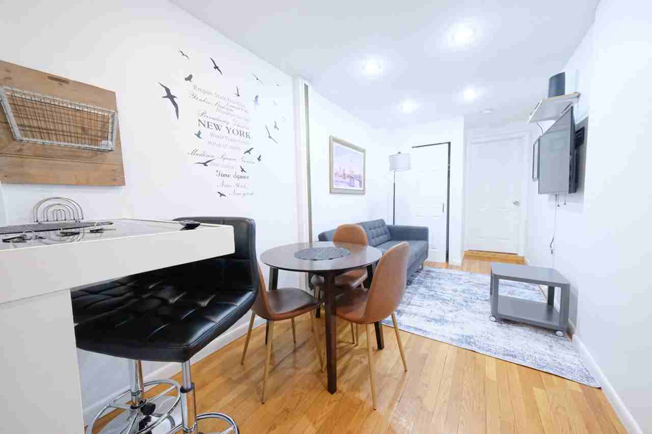 Listing photo 1 of 5