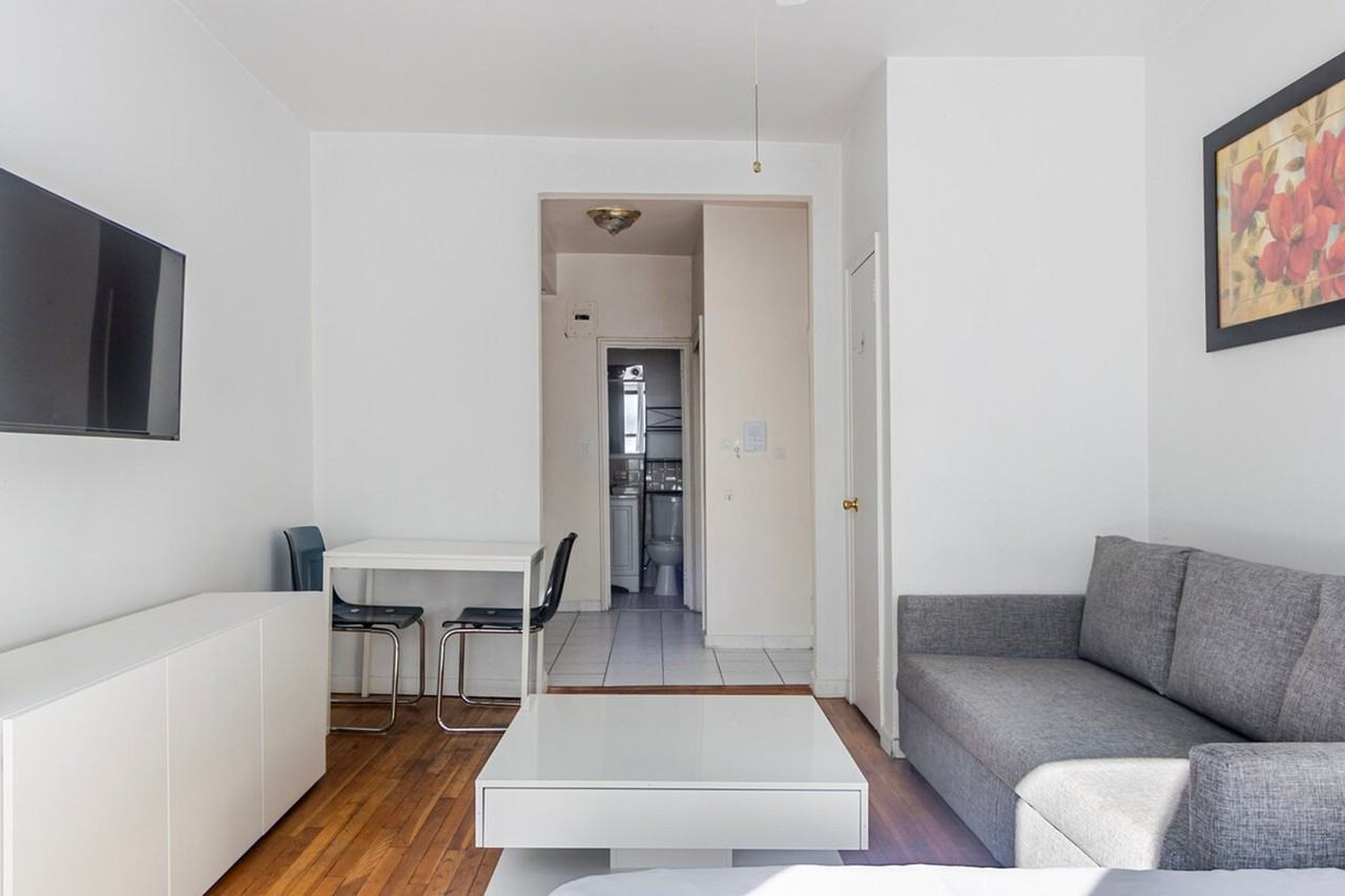 Listing photo 1 of 5