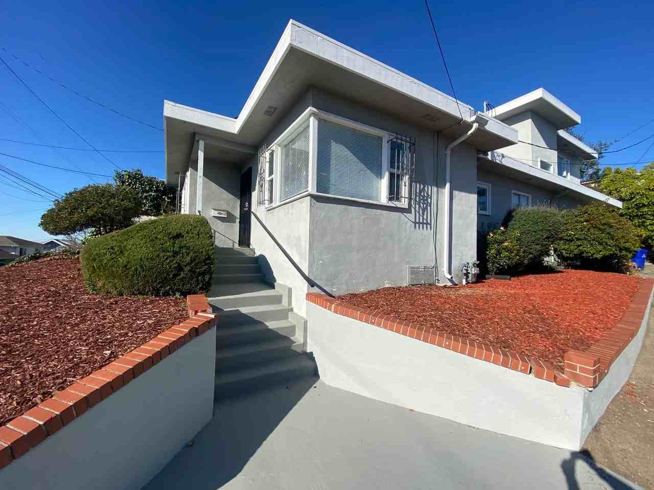 Listing photo 1 of 5