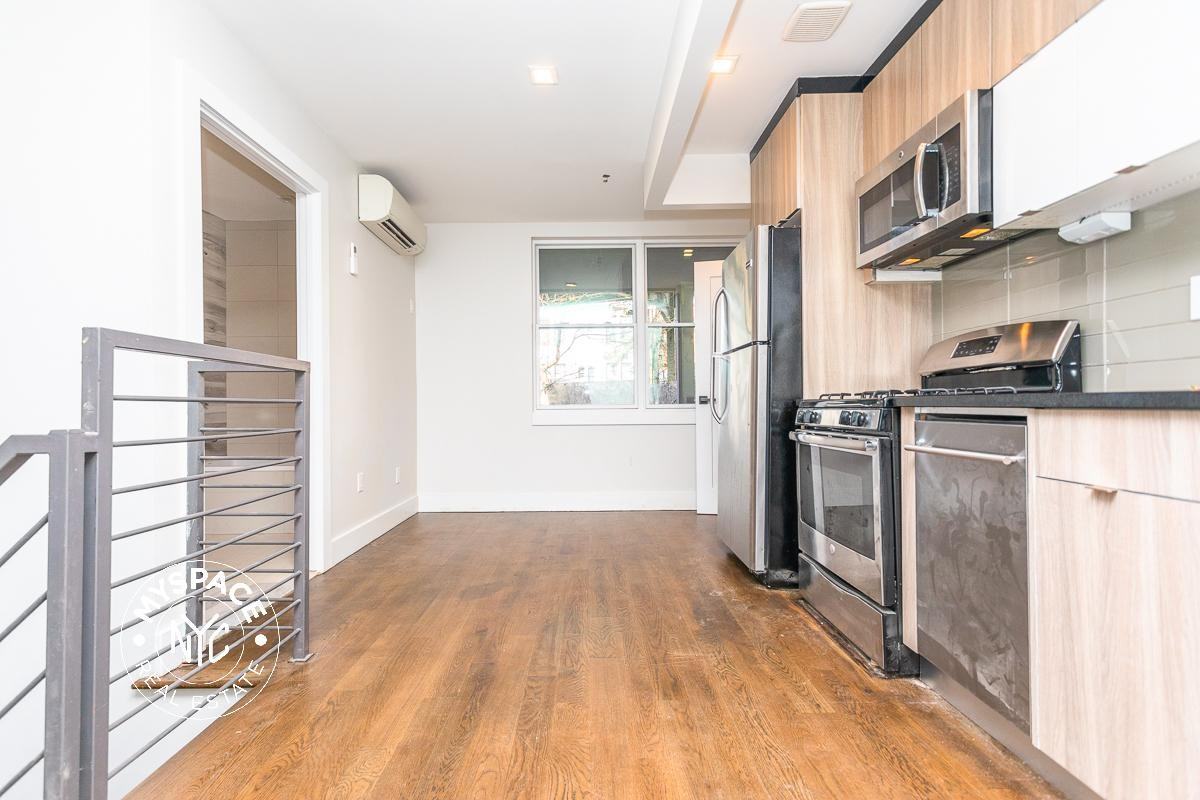 Listing photo 1 of 5