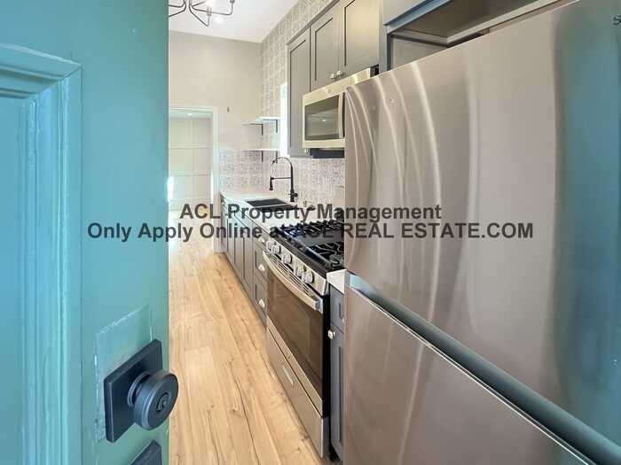 Listing photo 1 of 5