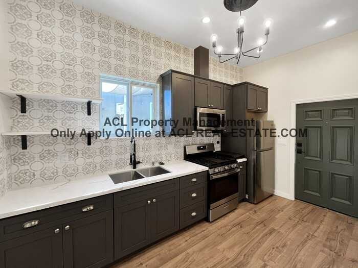 Listing photo 1 of 5