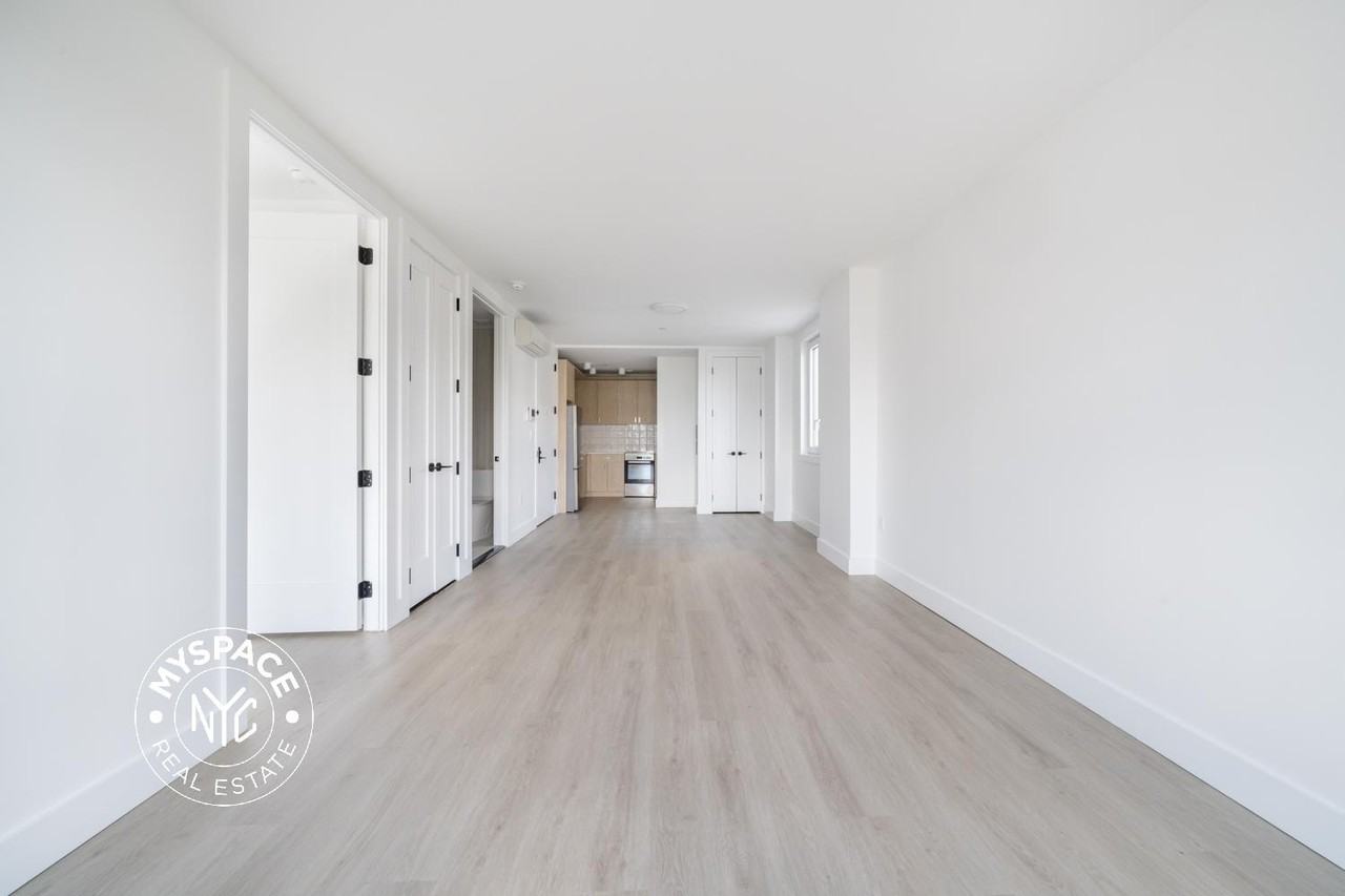 Listing photo 1 of 5