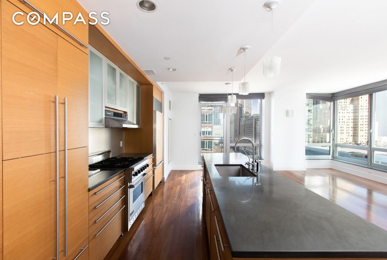 Listing photo 1 of 5