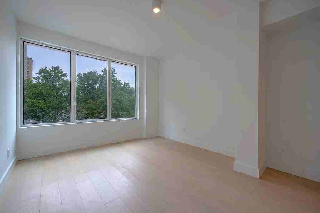 Listing photo 1 of 5